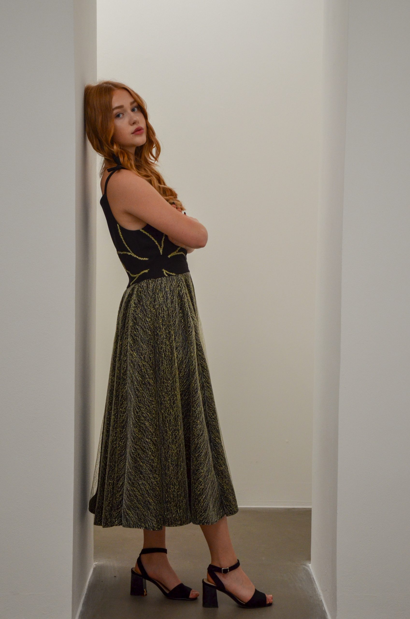 Golden dress with embroidery flower IV.