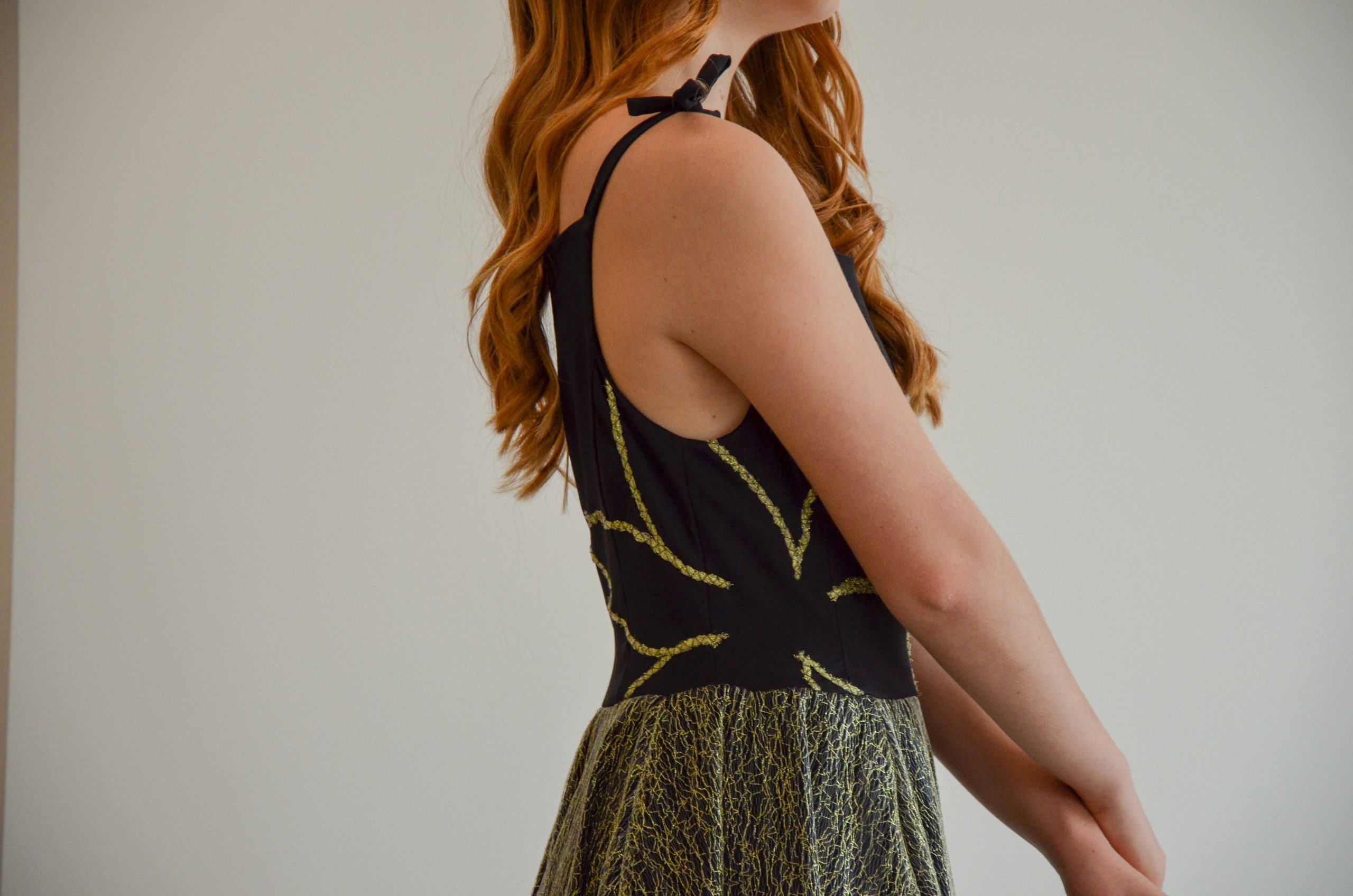 Golden dress with embroidery flower VII.